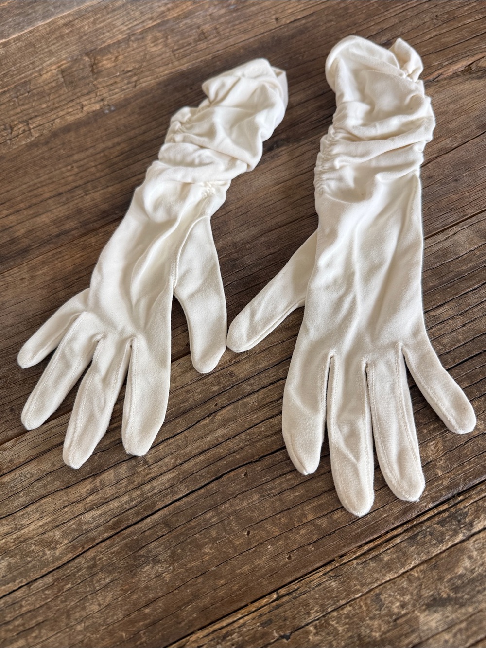 Classic Women's gathered Ivory Gloves